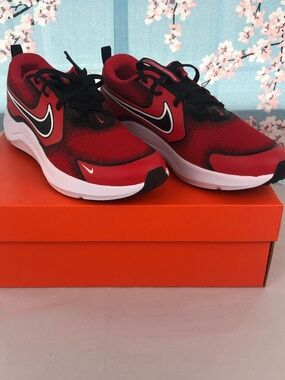 NIB Nike Cosmic Runner (GS) HM4402-601 University Red /White/ Black 7Y/8.5W